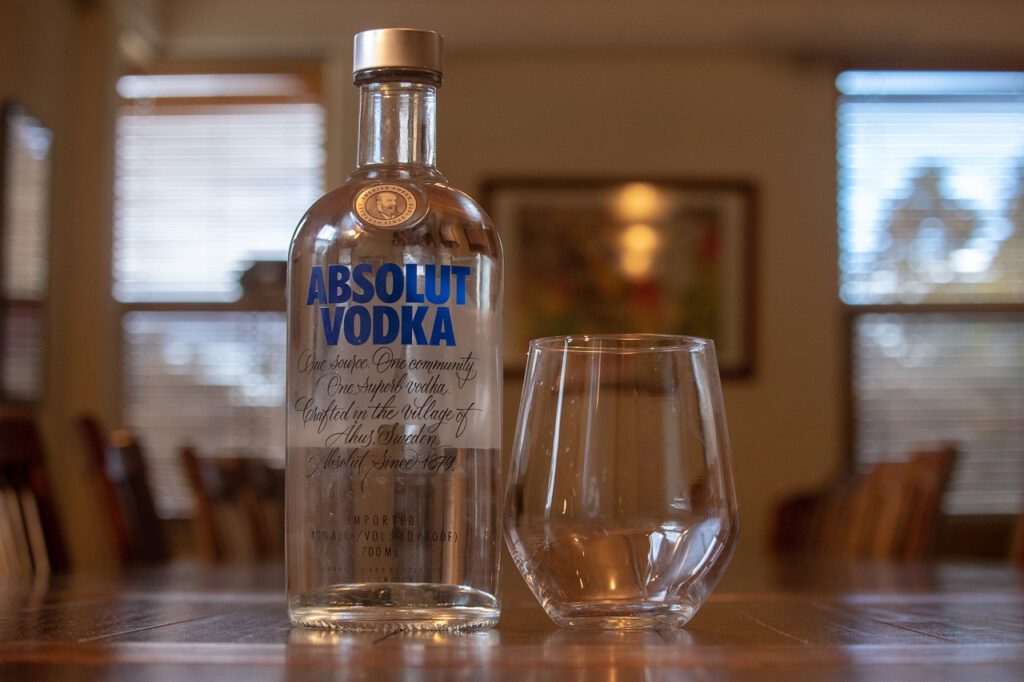 auch im grossen Glas – Vodka? (© Mirko Stödter, Squirrel Photos)